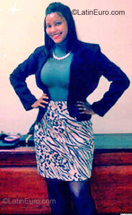 Date this good-looking Dominican Republic girl Lala from Santo Domingo DO17598