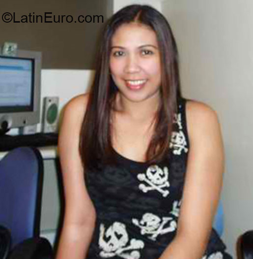 Date this nice looking Philippines girl Myra from Manila PH621