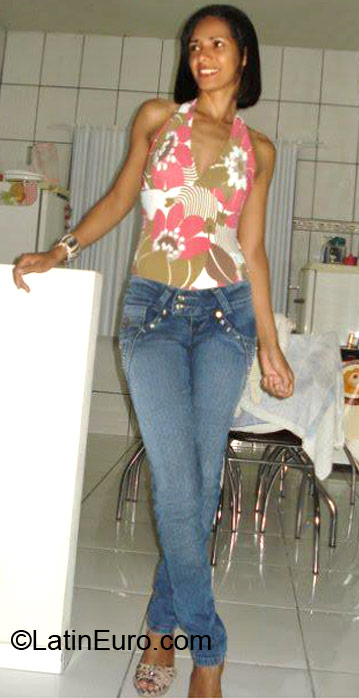 Date this hot Brazil girl Claudia from Nova Mutum BR7068