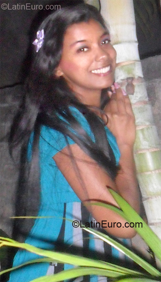 Date this happy Brazil girl Viviane from Linhares BR7072