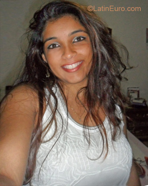 Date this fun Brazil girl Aurelia from Goiania BR7078