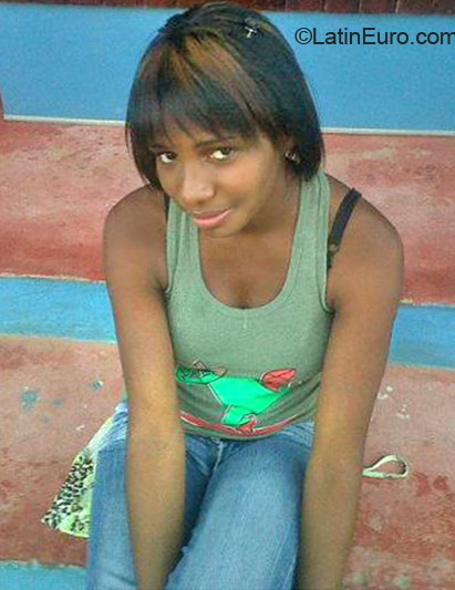 Date this gorgeous Dominican Republic girl Yovi from Higuey DO23016