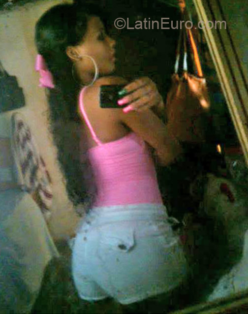 Date this sensual Dominican Republic girl Yessica from Santo Domingo DO12330