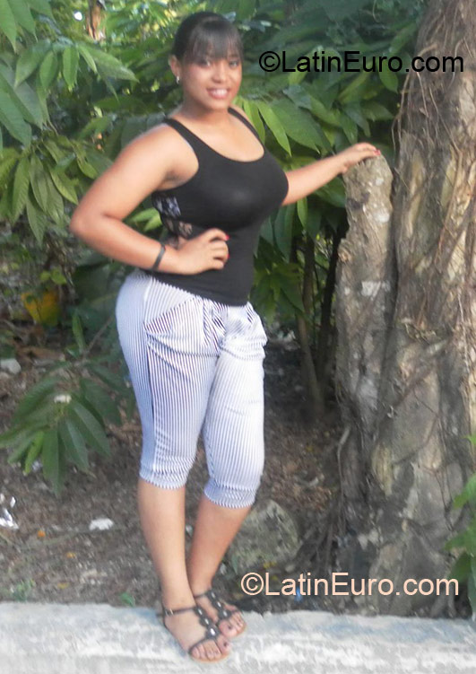 Date this beautiful Dominican Republic girl Yerelin quezada from Santo Domingo DO12335