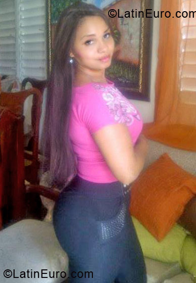 Date this passionate Dominican Republic girl Yomari from Santiago DO12363