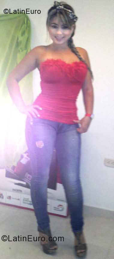 Date this good-looking Colombia girl Monik from Bucaramanga CO11285