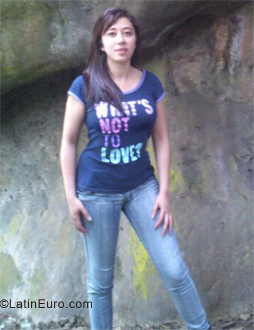 Date this hard body Colombia girl Carolina from Bogota CO11295