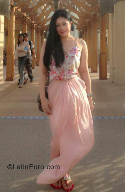 Date this beautiful United Arab Emirates girl Olga from Dubai AE27