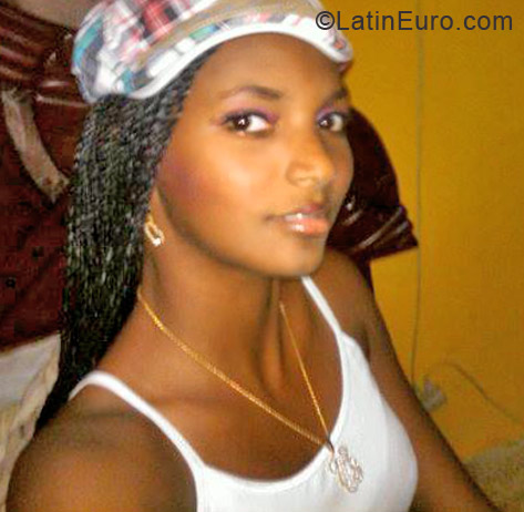 Date this gorgeous Dominican Republic girl Dayri from Santo Domingo DO12483