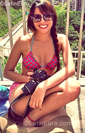 Date this hard body Colombia girl Violetta from Medellin CO11401