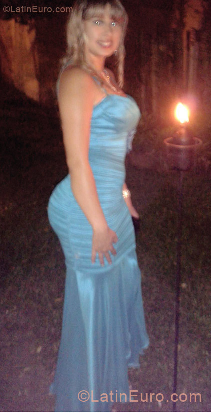 Date this exotic Colombia girl Paola from Cali CO18476