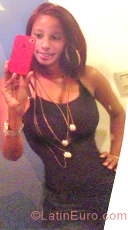 Date this beautiful Dominican Republic girl Saiuri from Santo Domingo DO14563