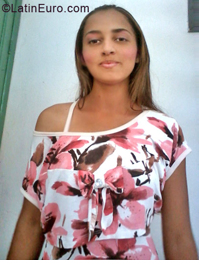 Date this funny Brazil girl Nurriel from Salvador BR7140