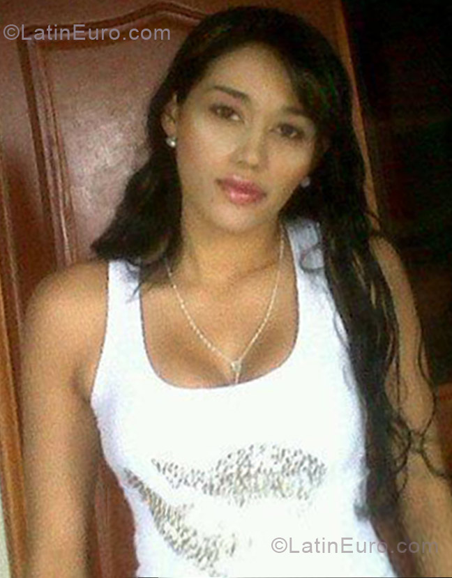 Date this nice looking Colombia girl Ana from Medellin CO12178