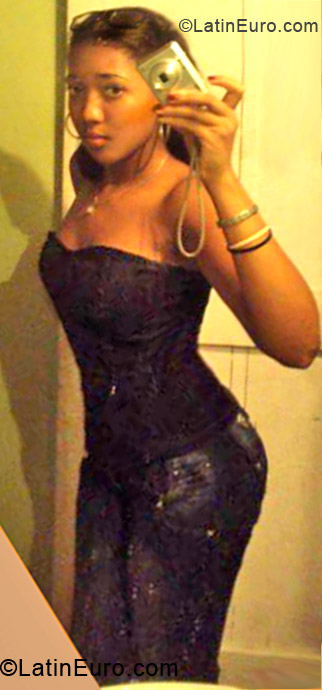 Date this sensual Dominican Republic girl Yeimy from Santiago DO12788