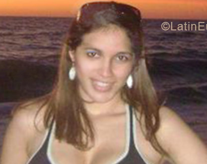 Date this sultry Honduras girl Kenia Funez from Roatan HN772