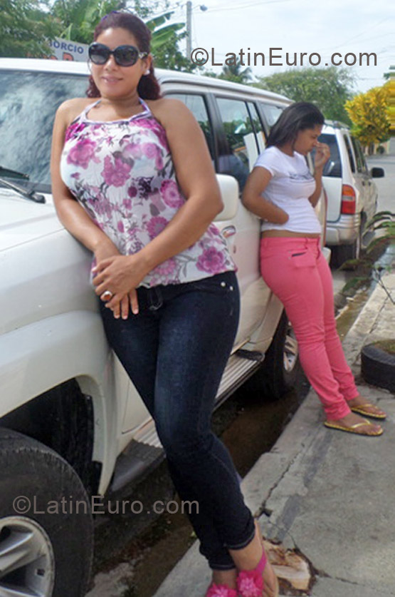 Date this sensual Dominican Republic girl Angelina paulin from Santo Domindo DO27009