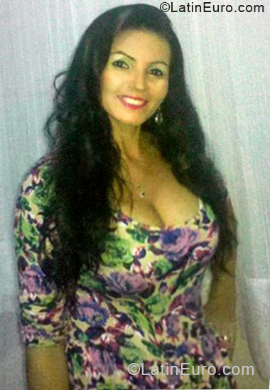 Date this nice looking Brazil girl Fabiana from Aracaju BR7189