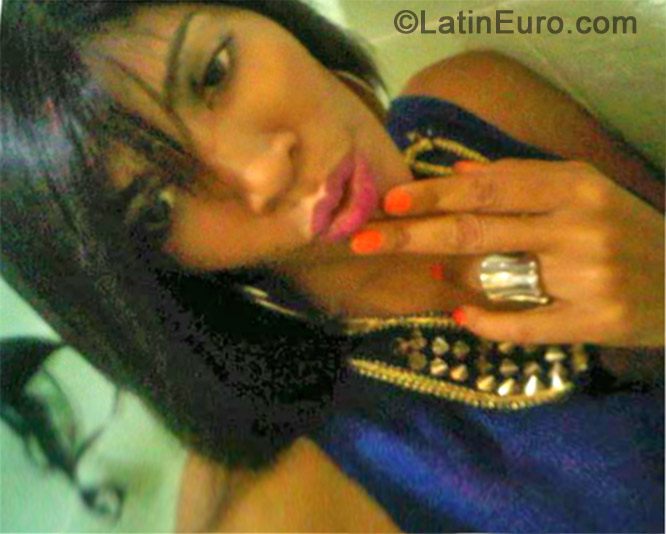 Date this charming Dominican Republic girl Ilonki from San pedro De Macoris DO13185