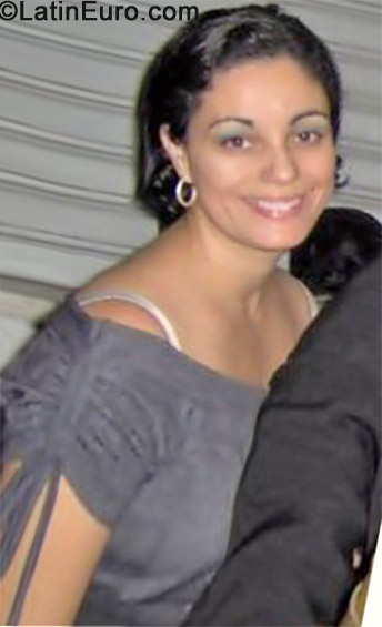 Date this pretty Brazil girl Suyanne from Fortaleza BR7271