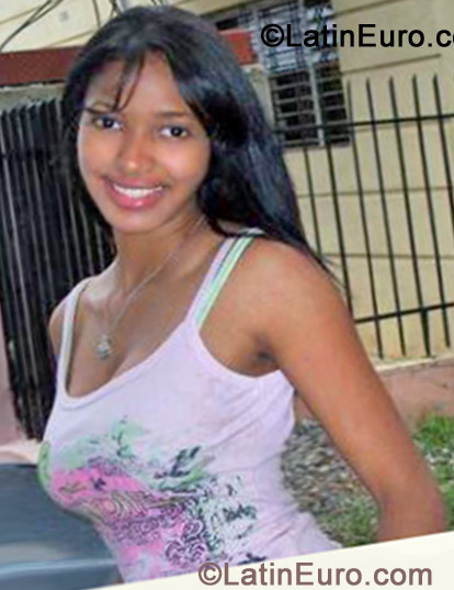 Date this tall Dominican Republic girl Yessi from Santo Domingo DO13370