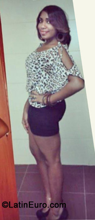 Date this pretty Dominican Republic girl Estephanny from Santo Domingo DO13372