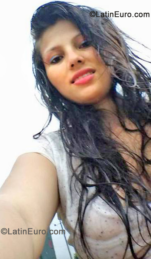 Date this nice looking Colombia girl KERLY JOHANNA from Neiva Huila CO11705