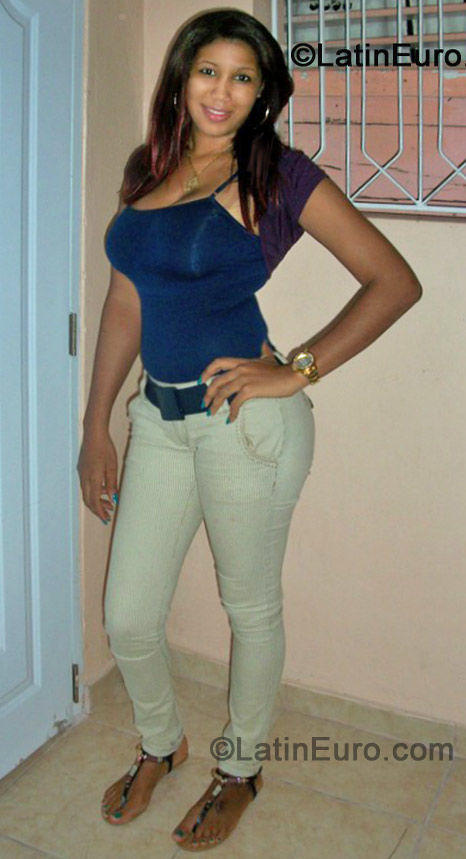 Date this sensual Dominican Republic girl Ariela from Santiago DO13399