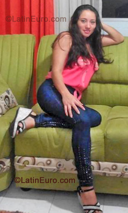 Date this voluptuous Colombia girl Angela mantilla from Cali CO11736