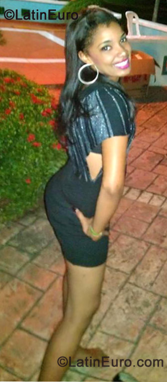 Date this happy Dominican Republic girl Marline from Santo Domingo DO13531