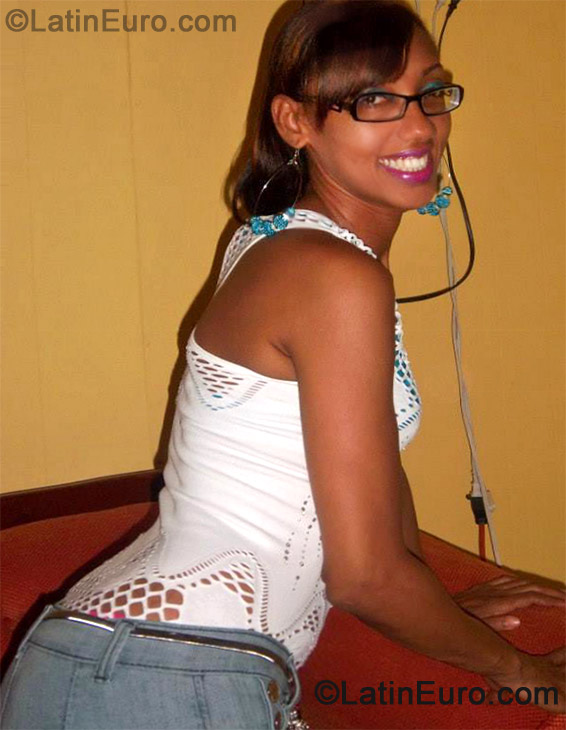 Date this sultry Dominican Republic girl Wendy from Italia DO13583