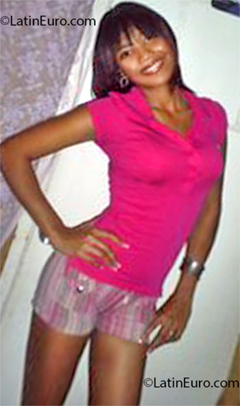 Date this stunning Dominican Republic girl Claribel from Santiago DO13757