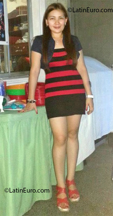 Date this hot Philippines girl Mary from Lucena PH528