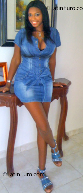 Date this hot Dominican Republic girl Fernanda from Santo Domingo DO13814