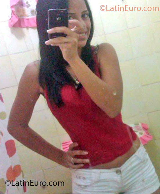Date this attractive Dominican Republic girl Estrela from Santo Domingo DO13955