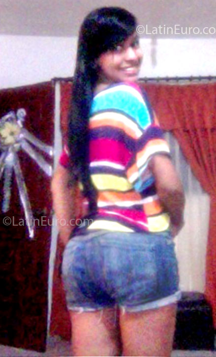 Date this beautiful Dominican Republic girl Ferny from Santo Domingo DO14014