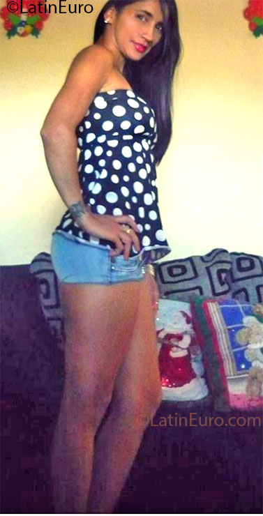 Date this pretty Colombia girl Linda Ulloa from Armenia CO11959