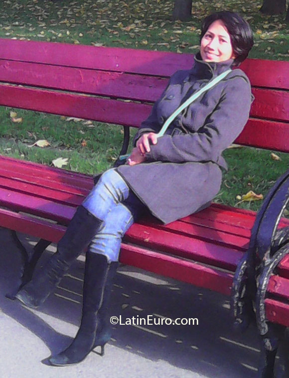 Date this athletic Russia girl Maricel from Moscow PH538