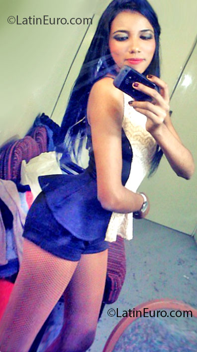 Date this delightful Dominican Republic girl Karina from Santo Domingo DO14178