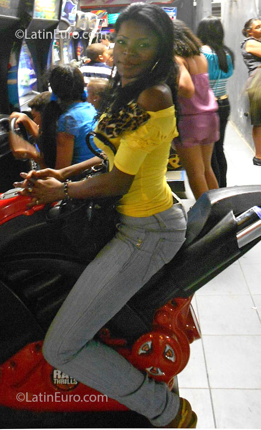 Date this fun Dominican Republic girl Yani from Santo Domingo DO25587