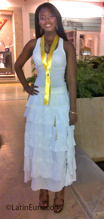Date this delightful Colombia girl Luz angela from Cali CO12061