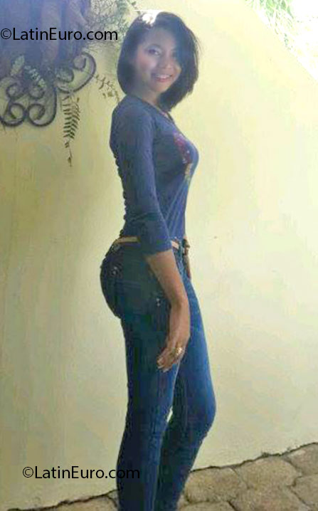 Date this pretty Dominican Republic girl Yuly from Santiago DO14316