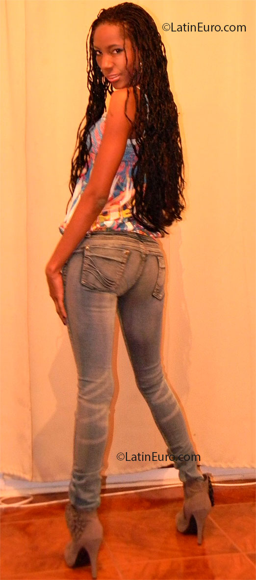 Date this nice looking Colombia girl Julieth from Medellin CO12085