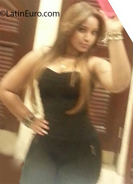 Date this pretty Dominican Republic girl Massyell from Santo Domingo DO14398