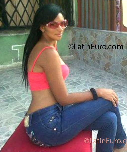 Date this charming Colombia girl LEIDY from Cali CO12212
