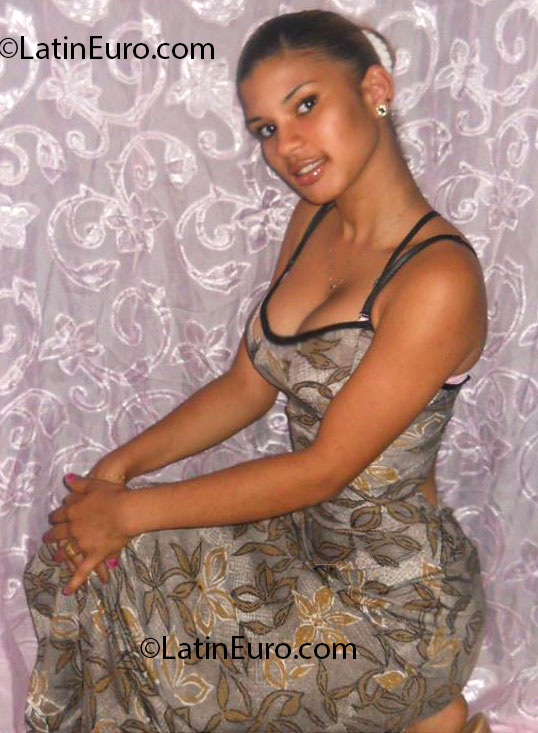 Date this exotic Dominican Republic girl Isaura from Bonao DO14503