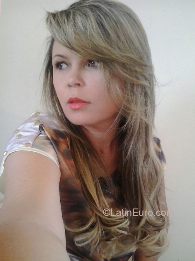 Date this funny Brazil girl Fernanda from Goiania BR7525