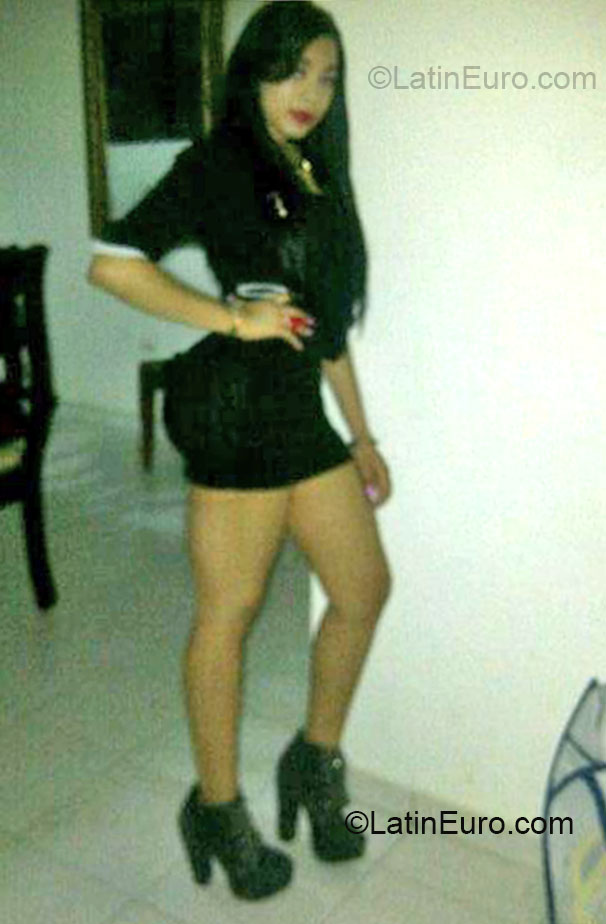 Date this happy Dominican Republic girl Sashery ang from santo domingo DO20219