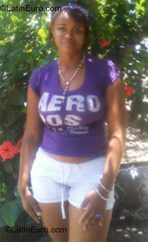 Date this voluptuous Dominican Republic girl Maria from Santo Domingo DO14686