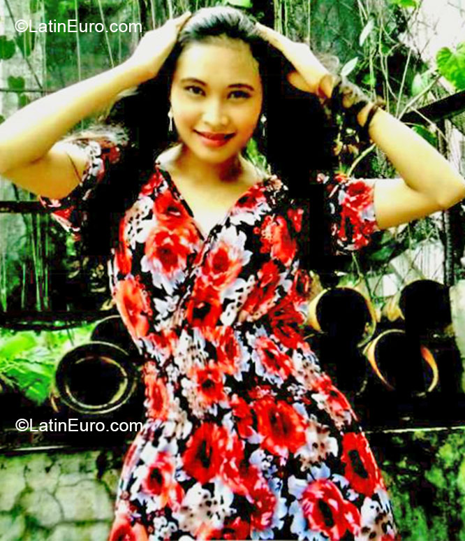 Date this happy Philippines girl Lyn from Las Pinas City PH551